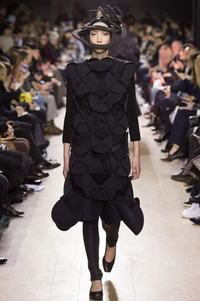 Look 15